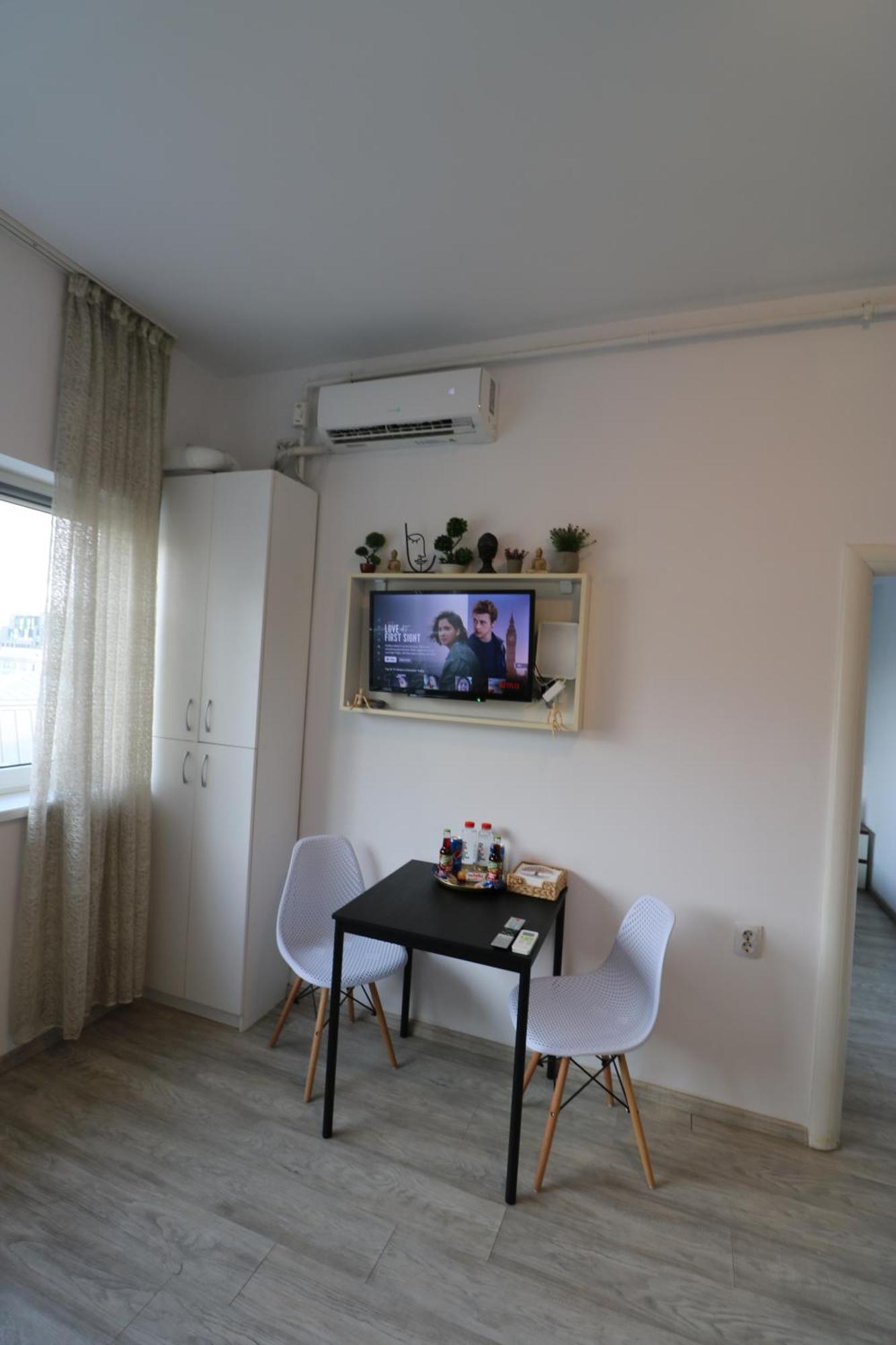 Cozy Deluxe Apartment - Old Town - Free Minibar Bukarest Eksteriør billede